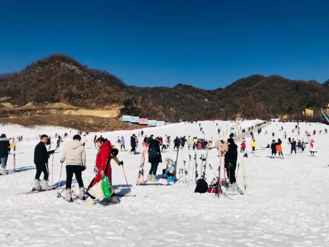 還在想春節去哪里玩，來猿人山滑雪場滑雪吧！