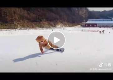 視頻：網紅小熊猿人山滑雪場挑戰單板