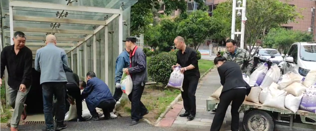 以練備戰(zhàn) 未雨綢繆 | 萬家物業(yè)夏季防汛演練， 讓業(yè)主家人安居樂業(yè)！